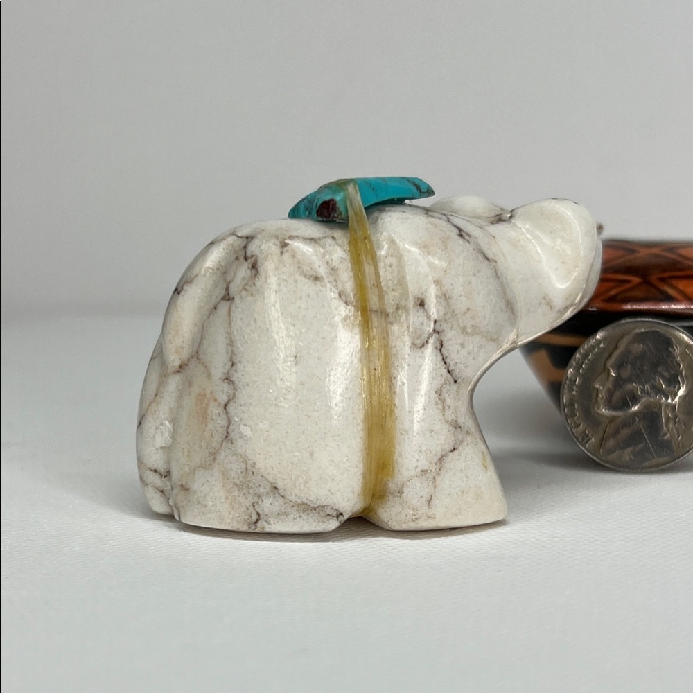 White calcite Bear Figurine with Turquoise Accent. - Picture 3 of 5